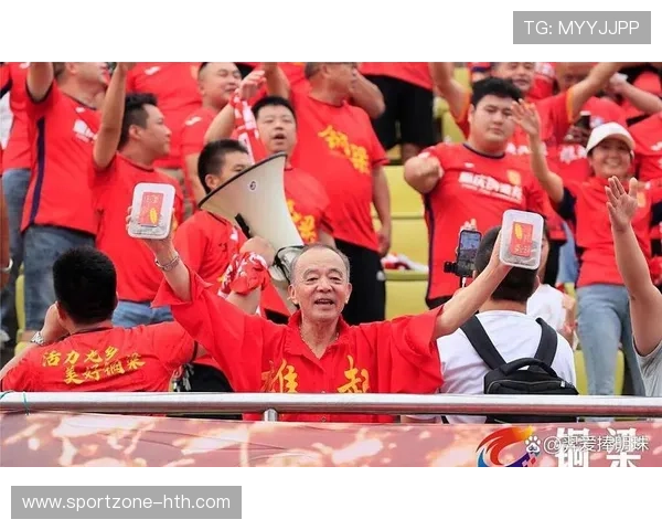 足球巨星归来助力球队重整雄风球迷热情空前高涨